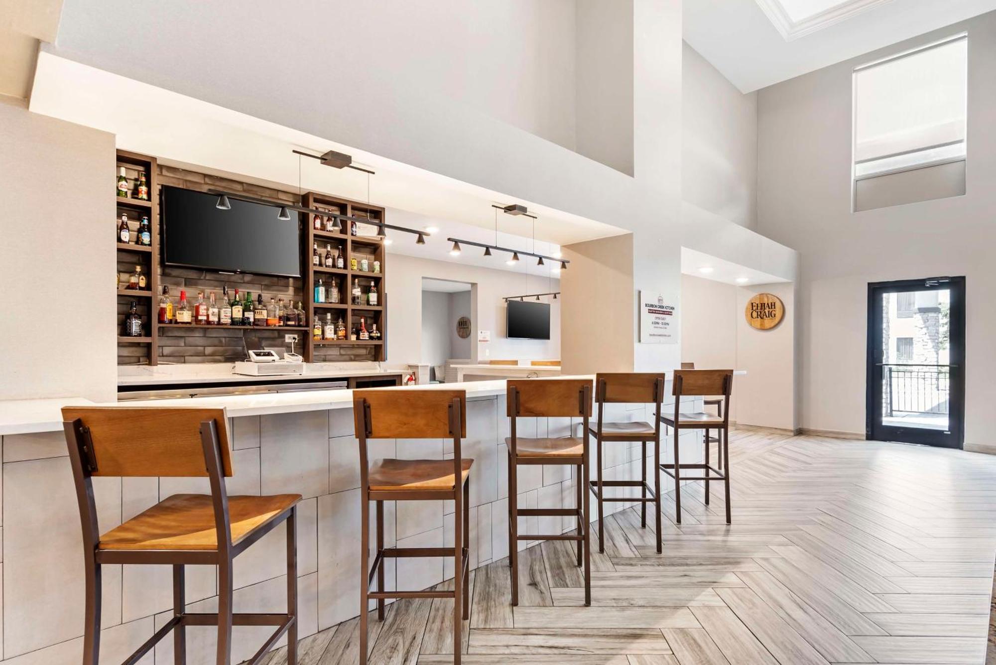 Best Western Plus Bourbonnais Hotel & Suites Eksteriør billede
